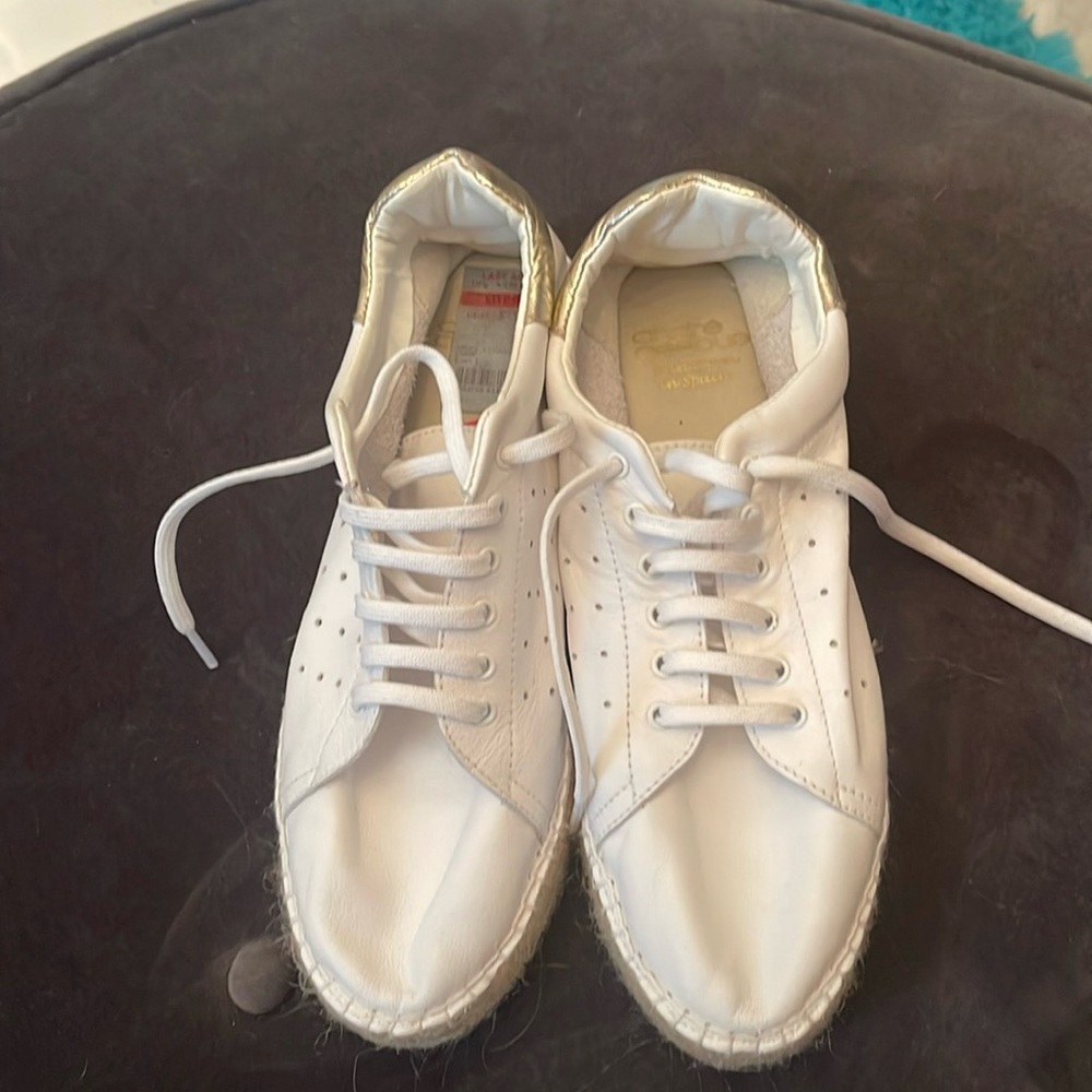 Andre Assous leather sneakers
